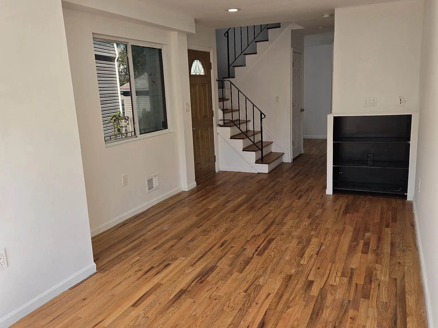3 bed, 1850 sqft, $3,550 — Photo 2