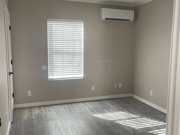 3rd image of 413 Gilbert St #4