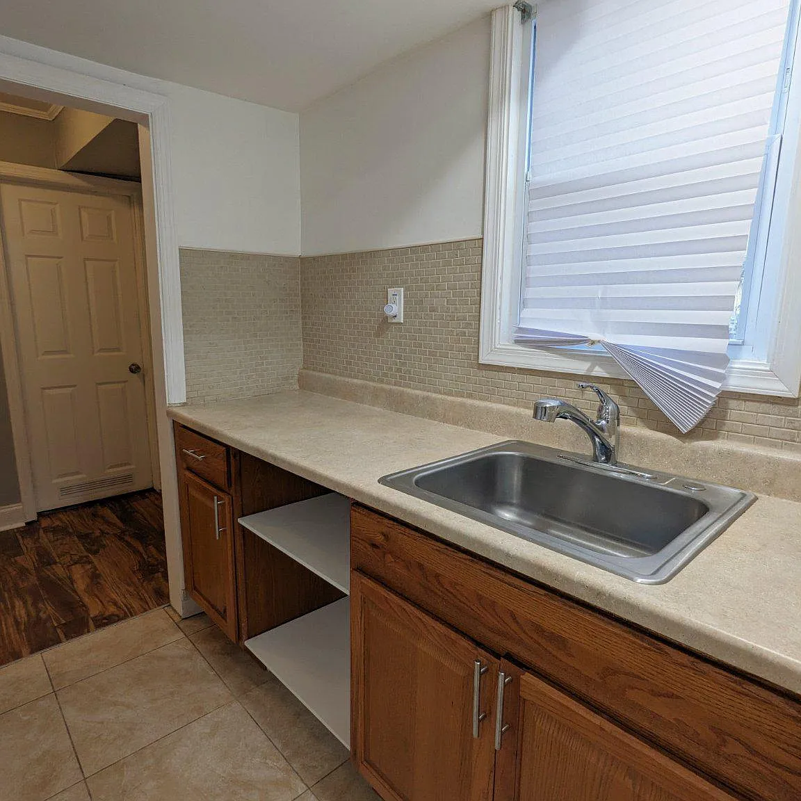 3 bed, 1.0 bath, 1200 sqft, $1,495 — Photo 4