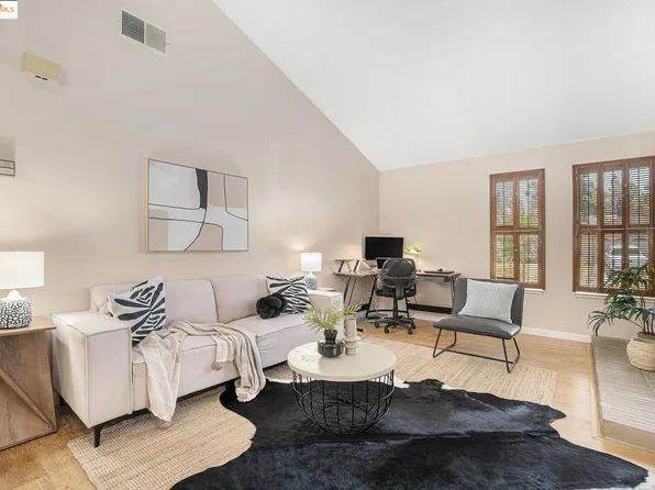1039 Village Oaks Dr, Martinez, CA 94553