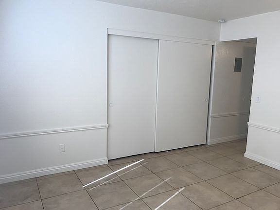 2nd image of 1146 Oxford Dr APT B
