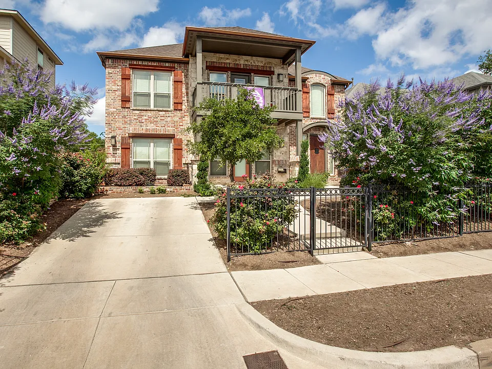 2712 Merida Ave