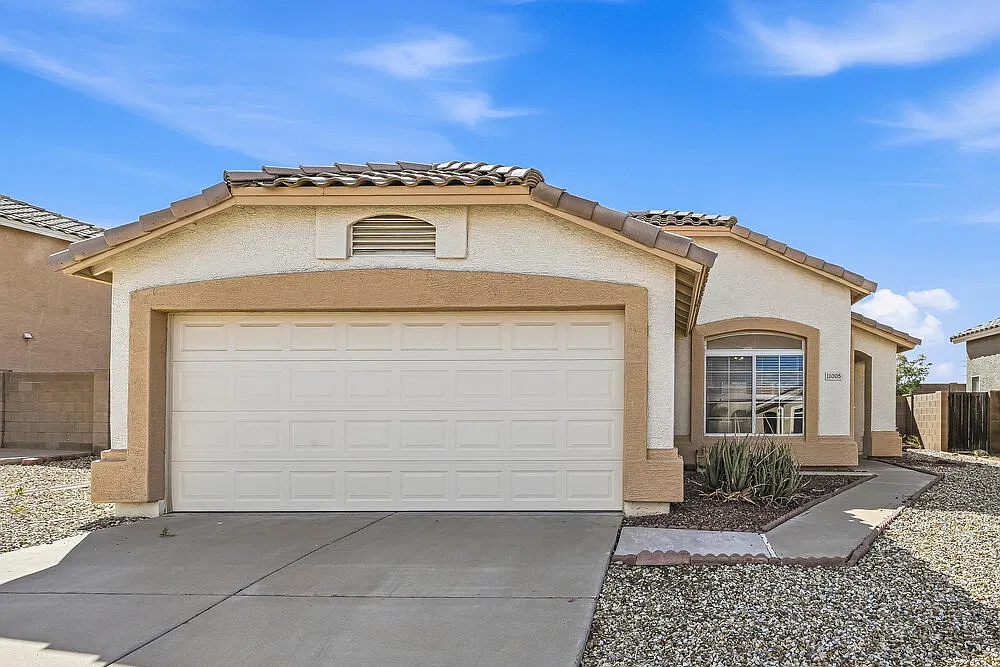 3 bed, 2.0 bath, 1322 sqft, $2,025 — Photo 1