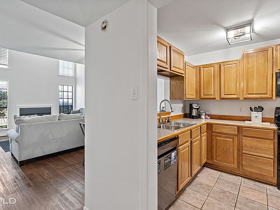 3rd image of 8 Meadow Creek Dr