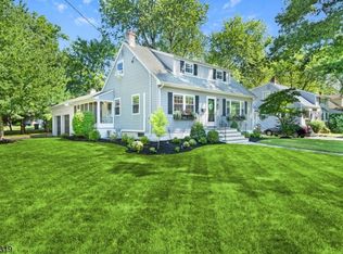 4 Barberry Ln, New Providence, NJ