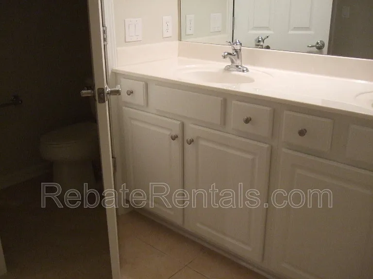 7002 Roundleaf Dr — Photo 8