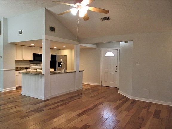4th image of 7415 Wovenwood Ln