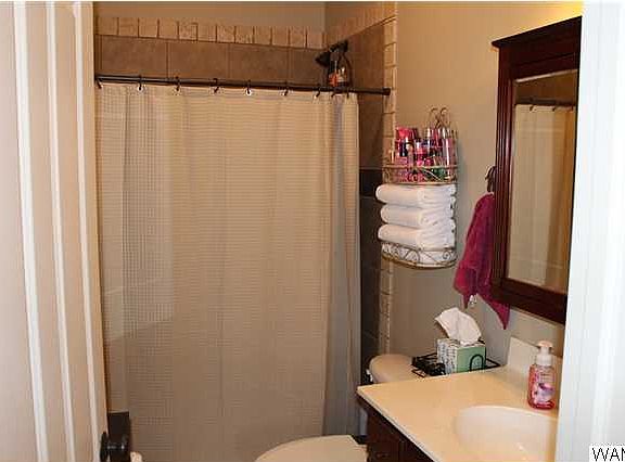 4th image of 704 13th St Unit U5