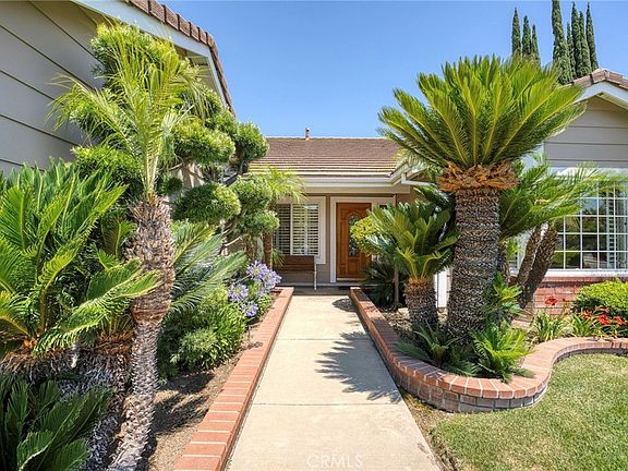 5th image of 2056 N Coolcrest Ave