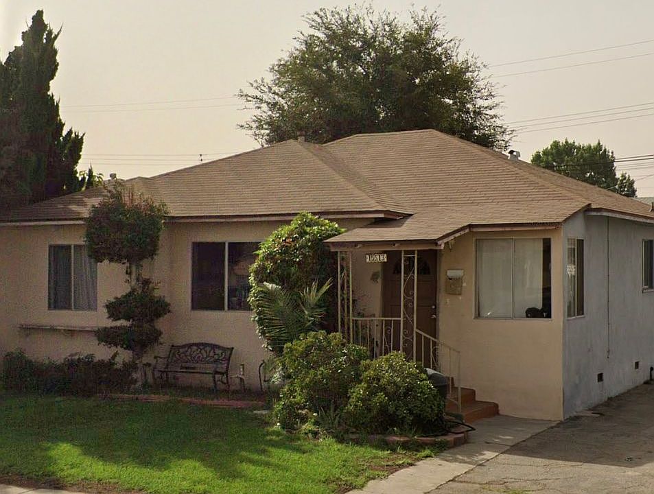 2nd image of 15513 Fairford Ave