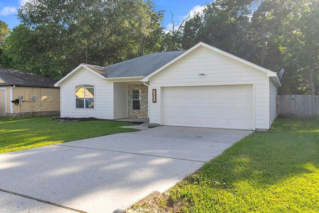 3 bed, 2.0 bath, 1262 sqft, $1,700 — Photo 2
