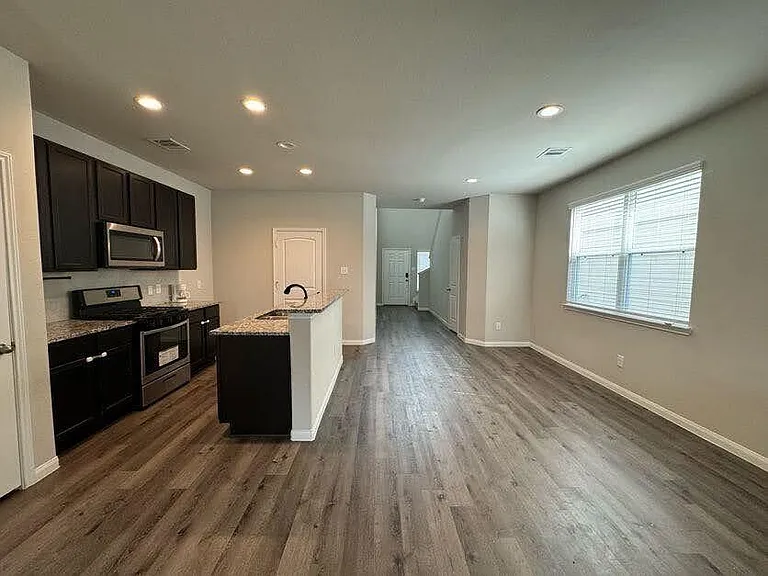 2218 Angie Kaye Dr — Photo 5