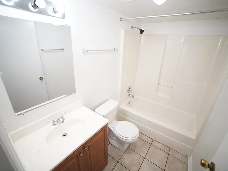 2555 Chateau Ln — Photo 11