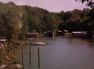 447 Long Point Ln, Topping, VA 23169