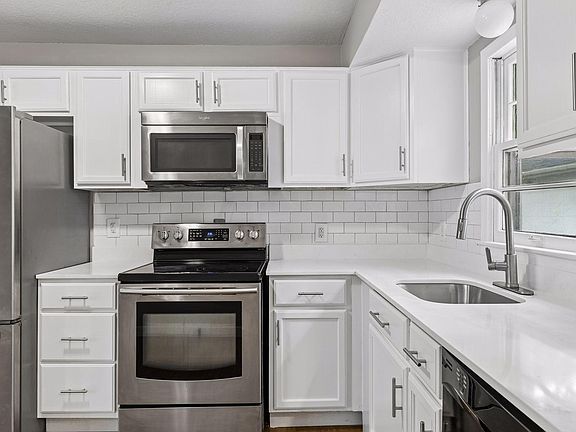 4th image of 11800 Magnolia St NW