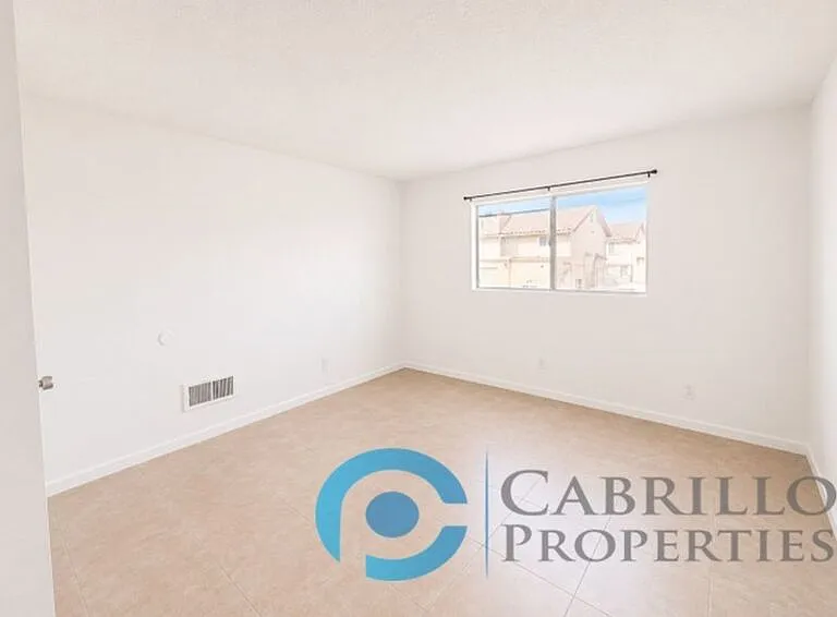 925 Martin Dr #2 — Photo 8