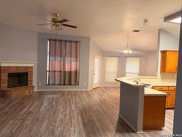 3 bed, 2.0 bath, 1645 sqft, $1,800 — Photo 3