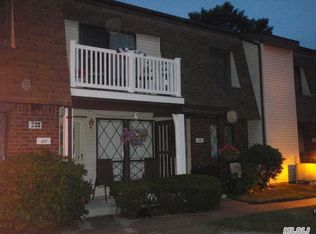 126 Clubhouse Dr, Copiague, NY 11726