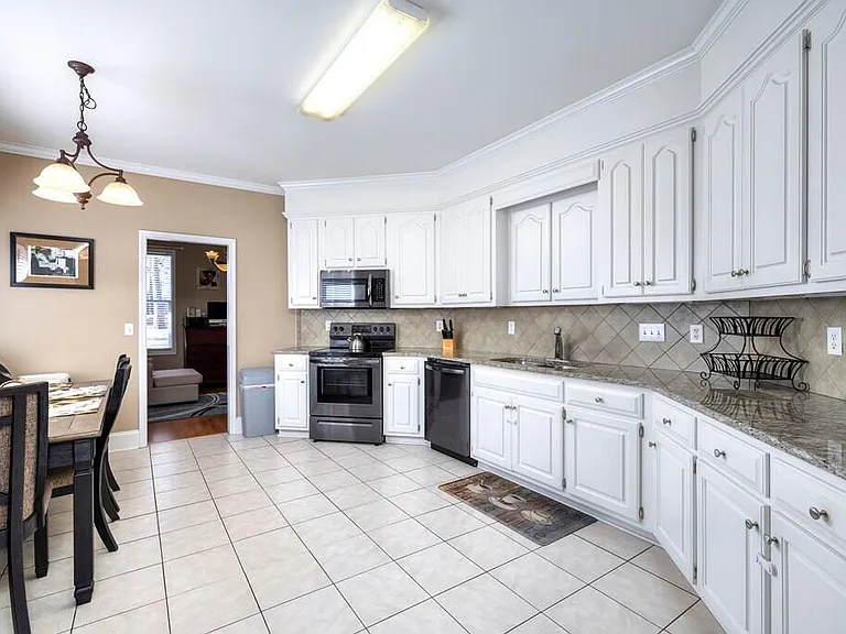 3200 Mayflower Ln — Photo 9