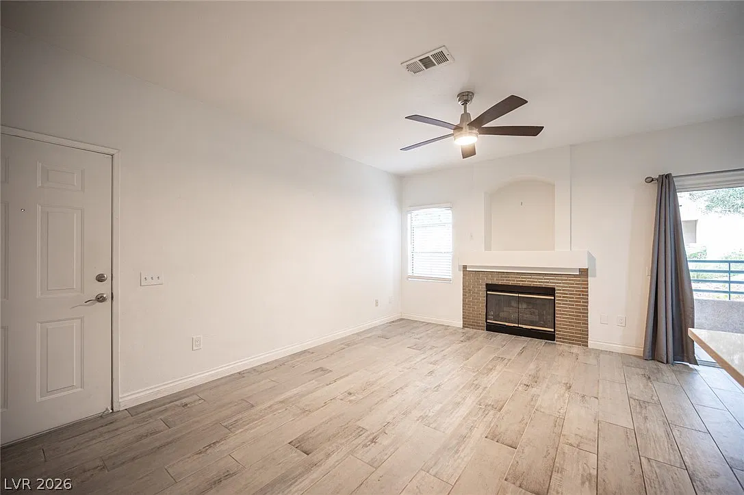 2 bed, 2.0 bath, 1073 sqft, $1,495 — Photo 4
