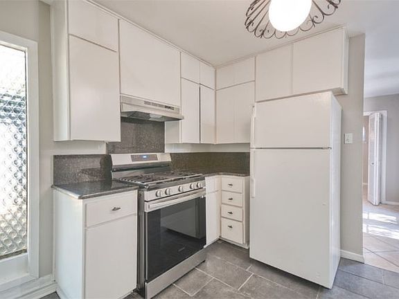 5th image of 1905 Parker Ln #A