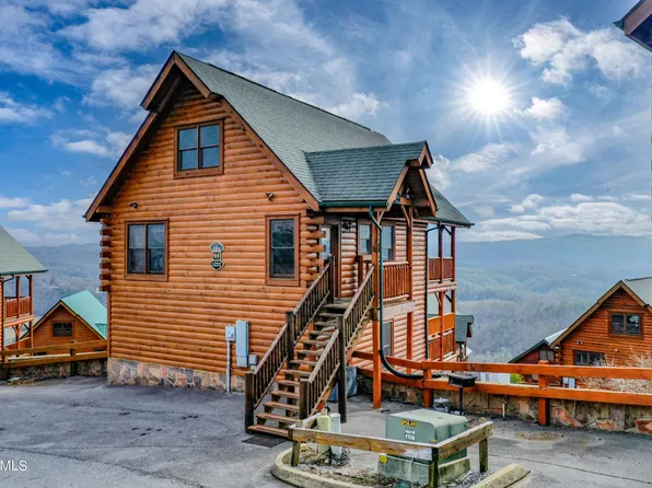 2324 Top Of The World Dr, Sevierville, TN 37876