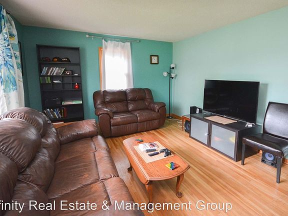 5th image of 4026 17th Ave NW