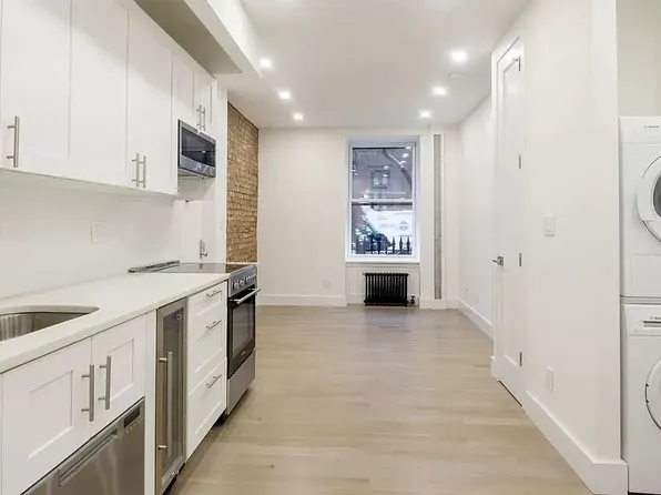 277 West 11th Street image 1 of 4
