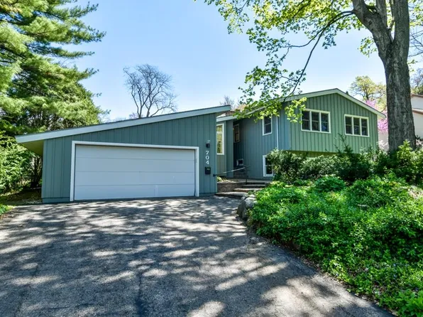 704 Kelly Pl, Monona, WI 53716