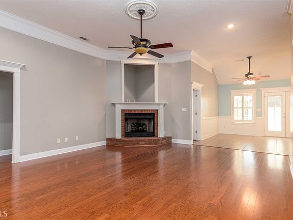5th image of 225 Hathersage Dr