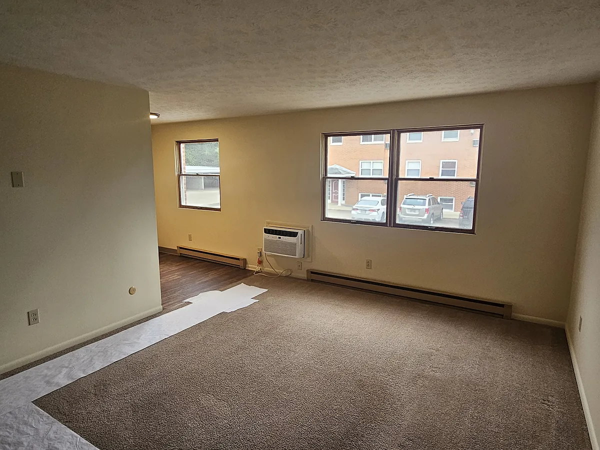 Building Photo - 2628 Caprice Ave NW #4