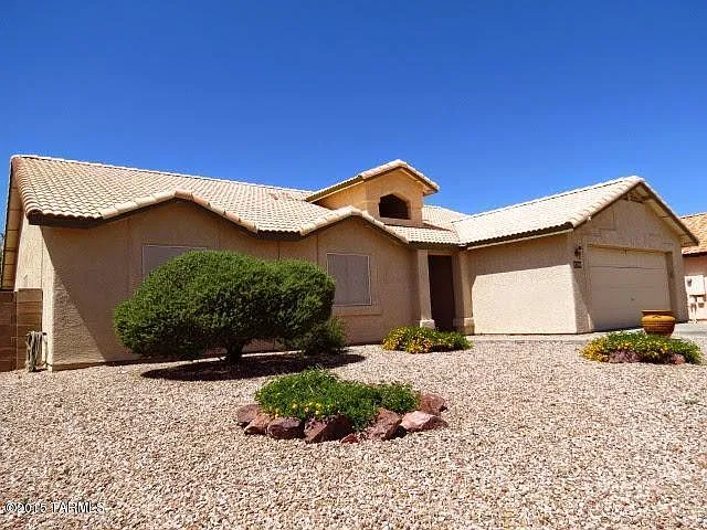 4 bed, 2.0 bath, 2156 sqft, $2,050 — Photo 1