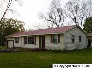 301 Lovelady St NW, Hartselle, AL 35640