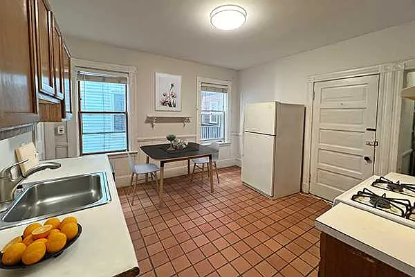3 bed, $3,500 — Photo 3