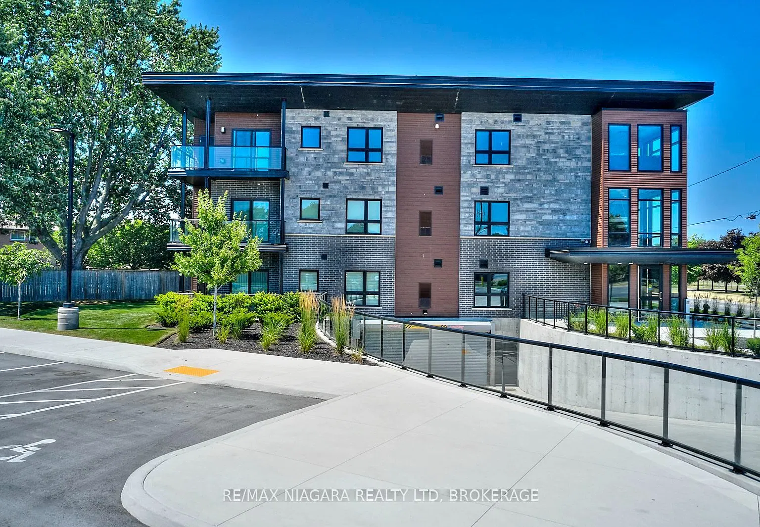3 bed, $2,600 — Photo 1