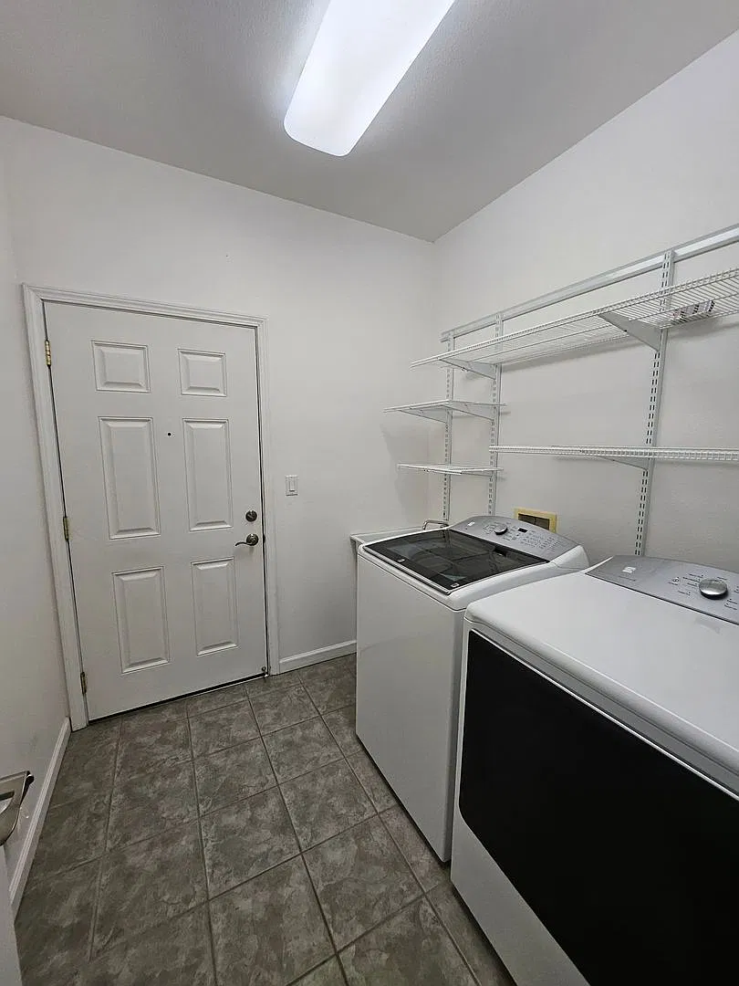 Lovely & spacious 3 bedroom 2 bath home (upstairs unit) in Hilo. — Photo 4