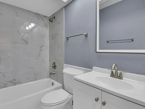 2nd image of 12805 Devonshire Lakes Cir