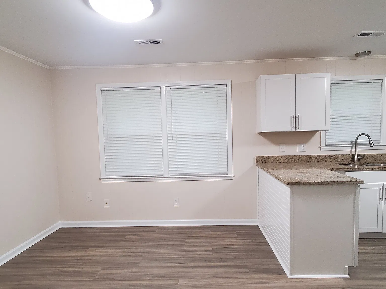 3 bed, 1008 sqft, $1,900 — Photo 2