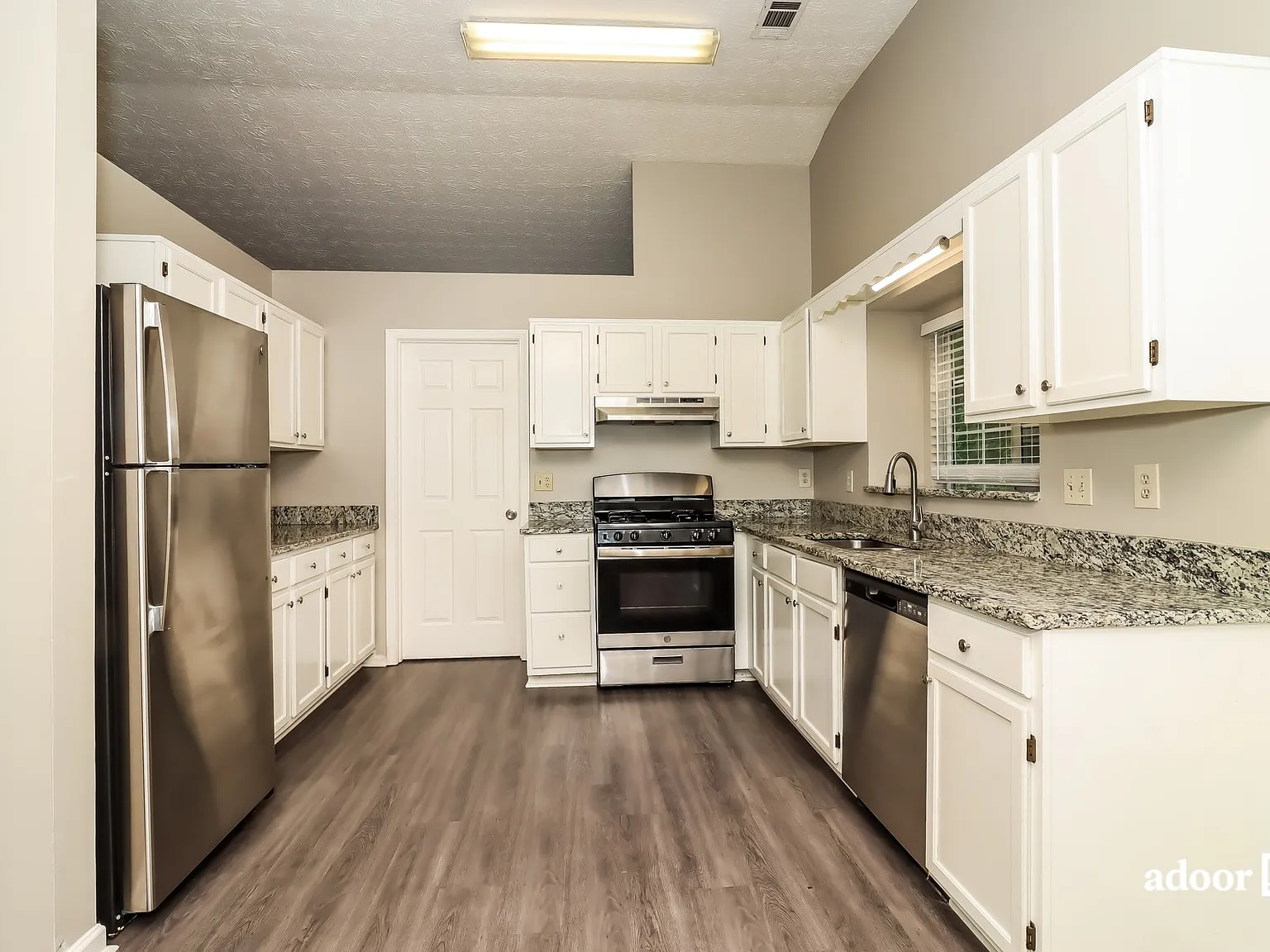 3 bed, 2.0 bath, 1708 sqft, $2,275 — Photo 4