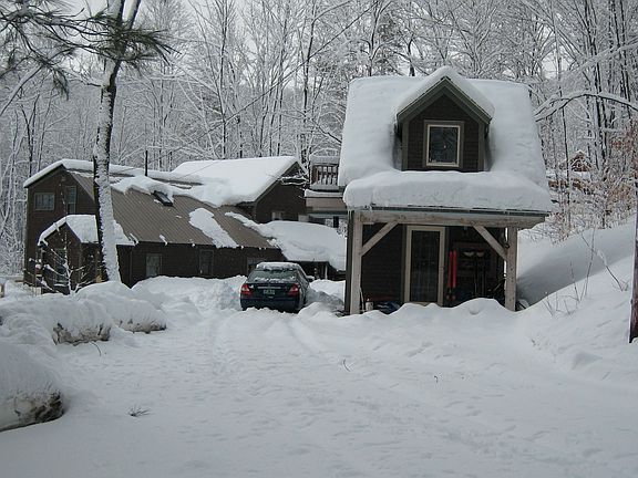 House and stuidio in winter