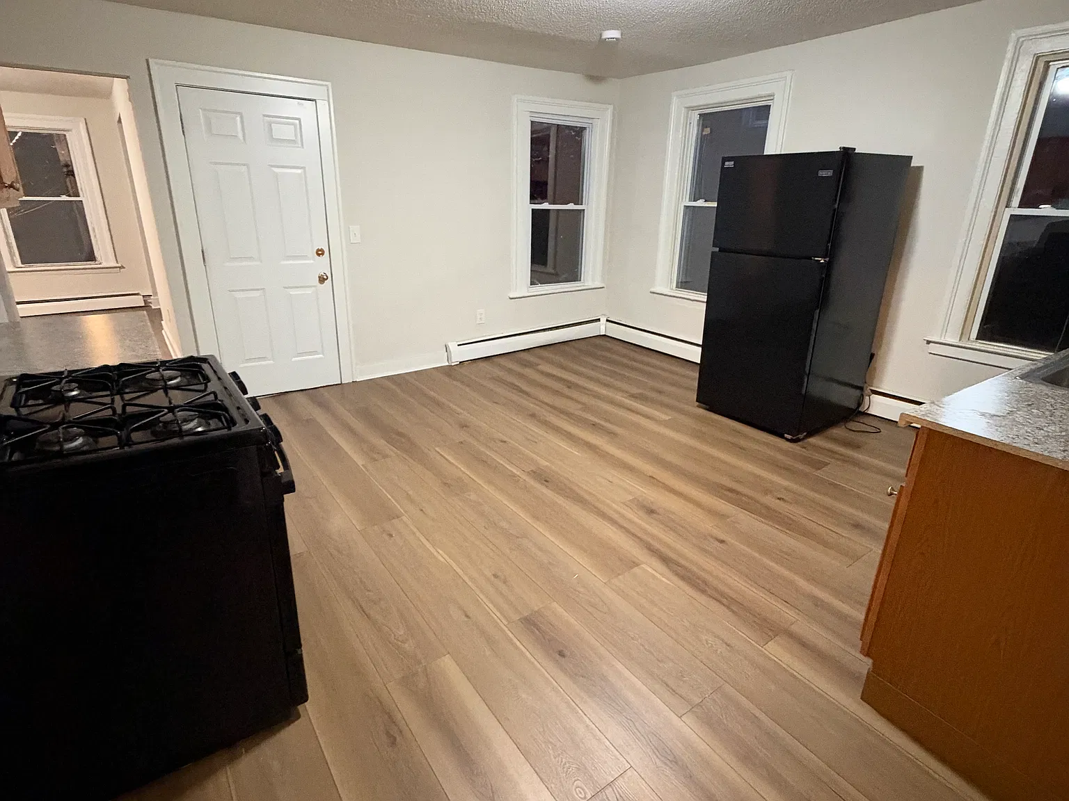 4 bed, 1100 sqft, $2,149 — Photo 3