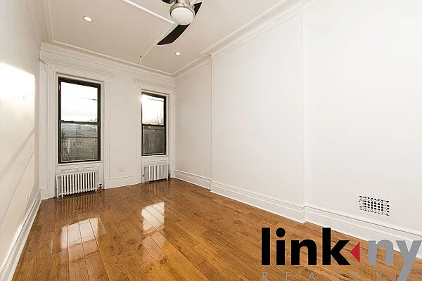 Rented by Link NY Realty | media 30
