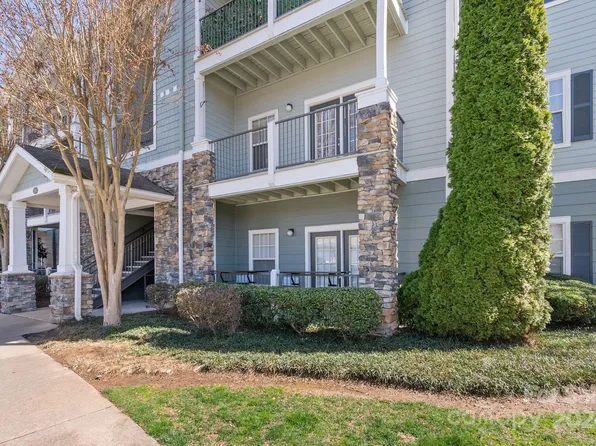 200 Vista Lake Dr APT 101, Candler, NC 28715