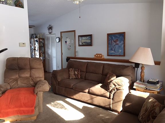 3rd image of 2922 Lakeview Dr