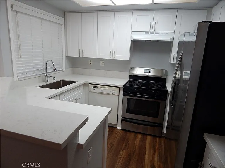 1732 Crystal Canyon Dr — Photo 3