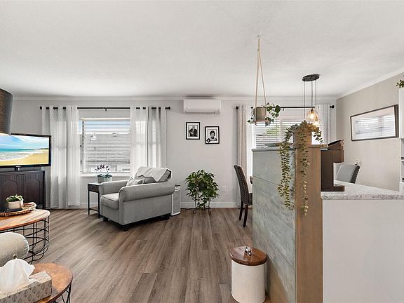 3rd image of 961 Trunk Rd #4