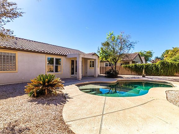 4th image of 2336 E Balsam Dr