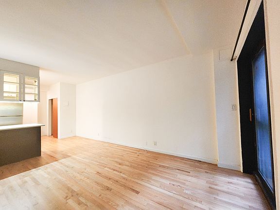 4th image of 155 E 88th St #A