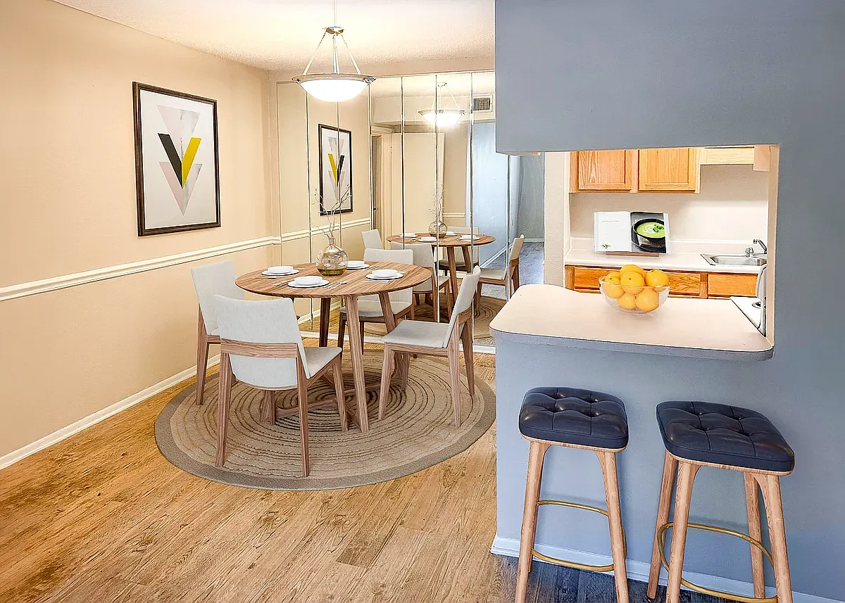 Diamond Lakes Apartment Homes — Photo 2