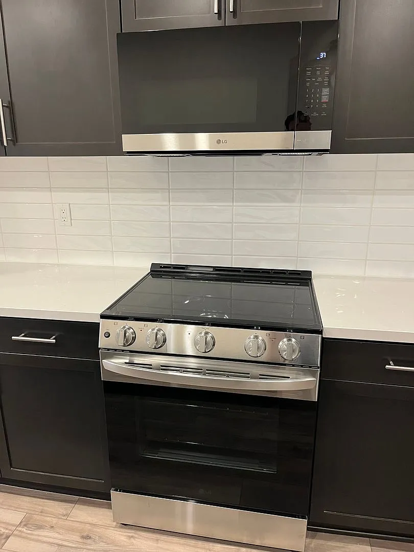 Stunning 3-Story 2026 Construction | 3 Beds, 3 Baths | 2-Car Garage | Fully Equipped Kitchen — Photo 4
